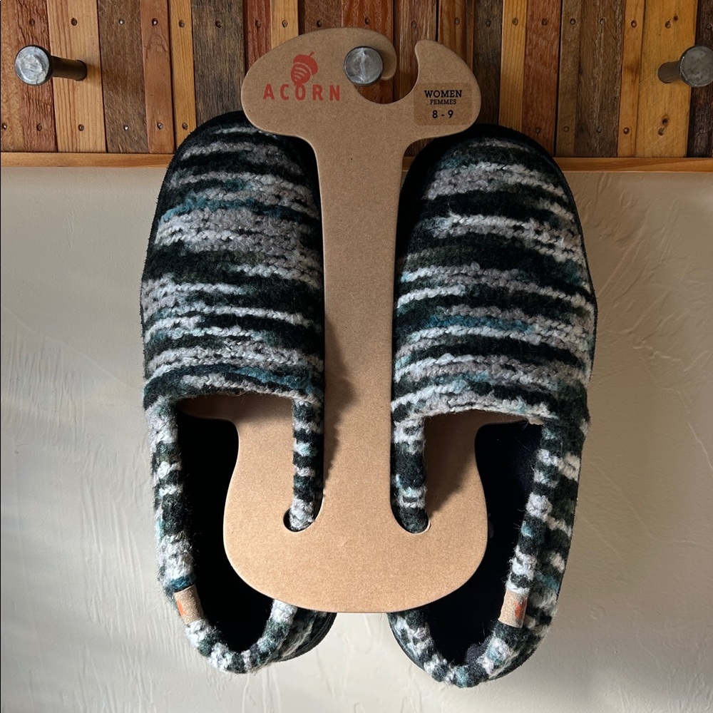 Acorn women’s slippers size 8-9
